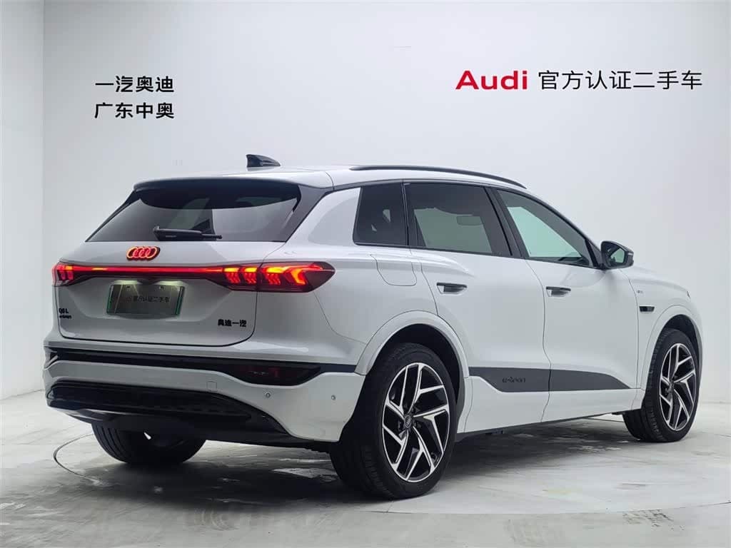 2025 Audi Q6L e-tron White, 12,000 km, China export – photo 4