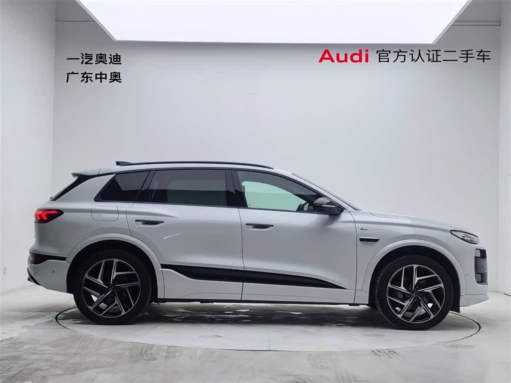 2025 Audi Q6L e-tron White, 12,000 km, China export – photo 3