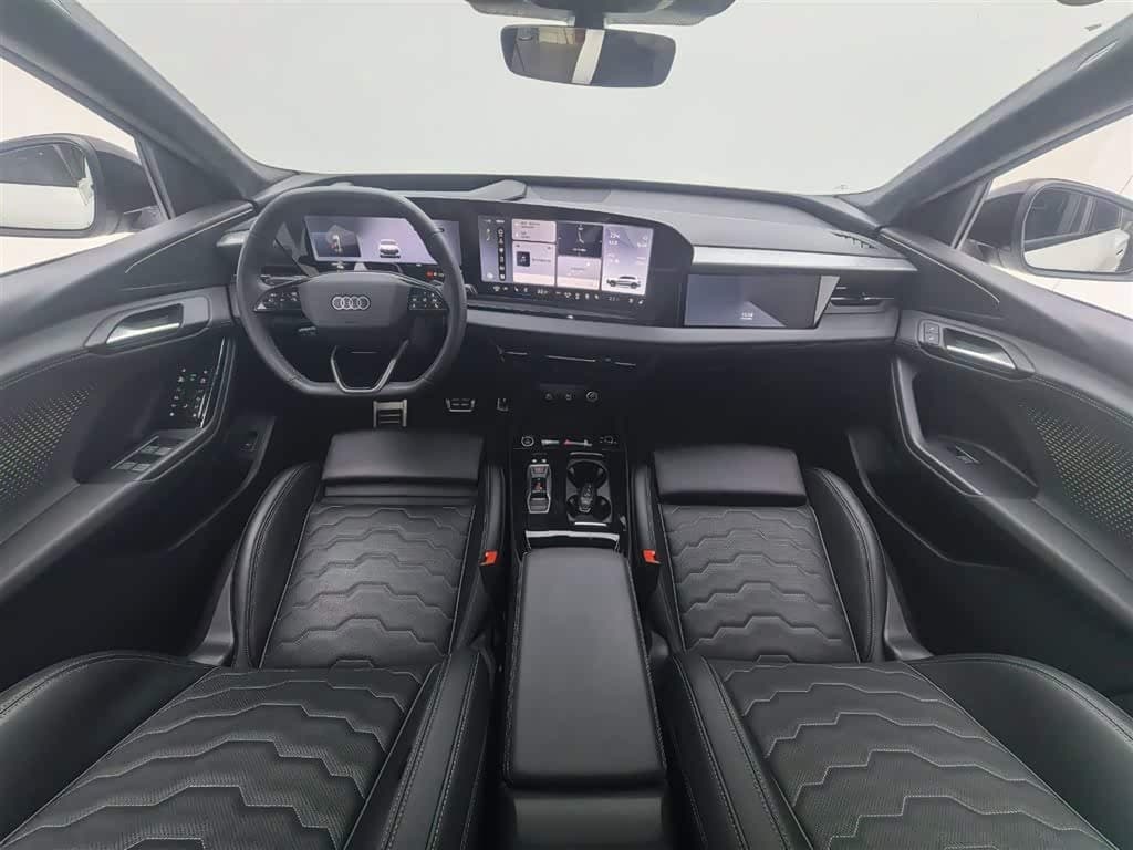 2025 Audi Q6L e-tron White, 12,000 km, China export – photo 12