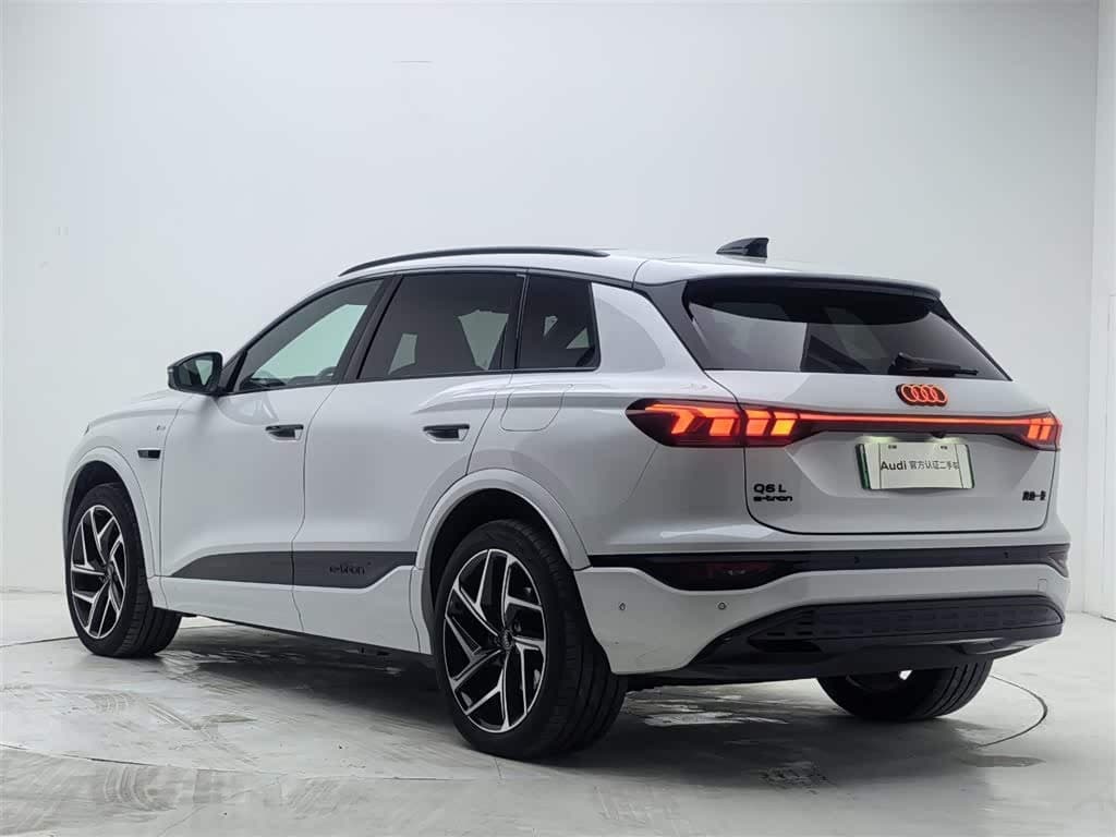 2025 Audi Q6L e-tron White, 12,000 km, China export – photo 7