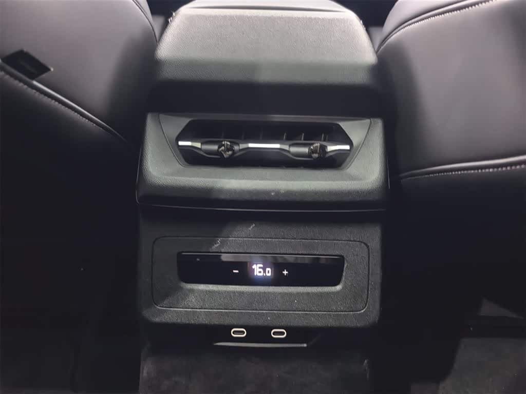 2025 Audi Q6L e-tron White, 12,000 km, China export – photo 17