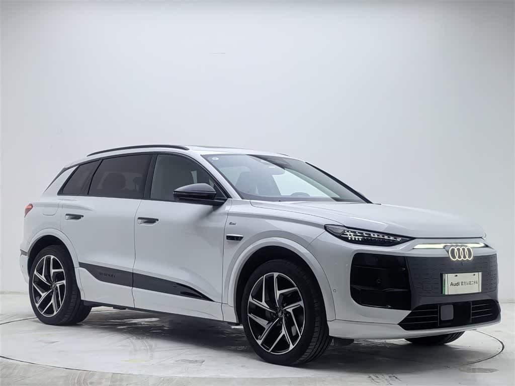 2025 Audi Q6L e-tron White, 12,000 km, China export – photo 6