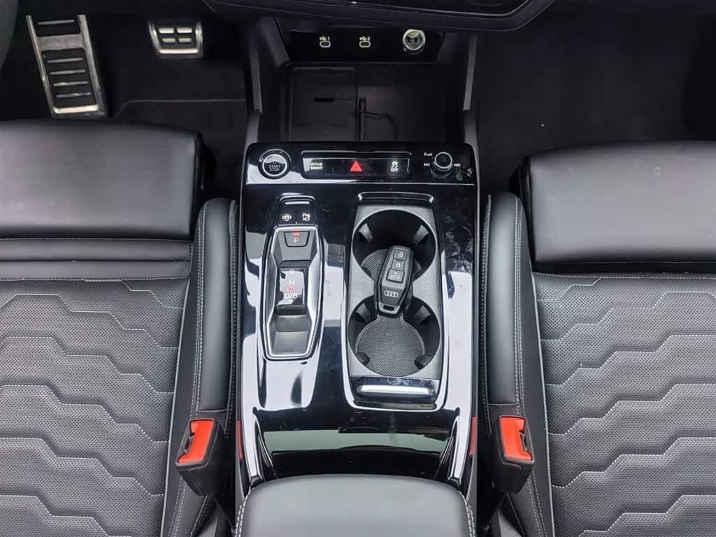 2025 Audi Q6L e-tron White, 12,000 km, China export – photo 13