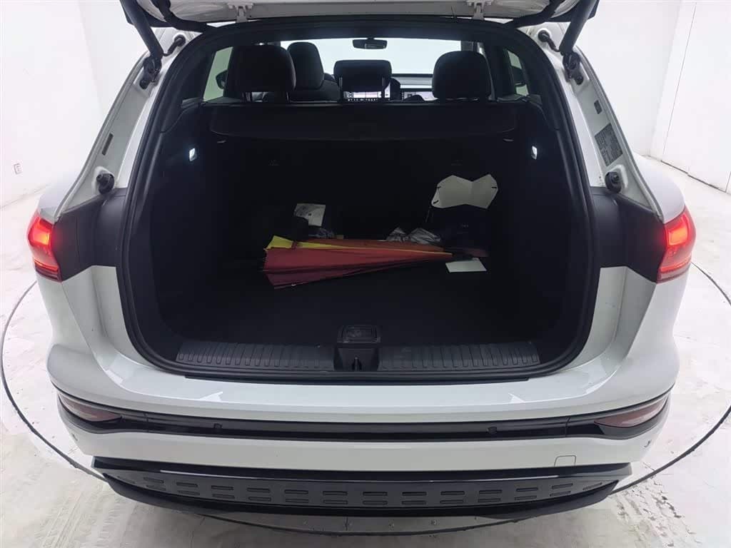 2025 Audi Q6L e-tron White, 12,000 km, China export – photo 8