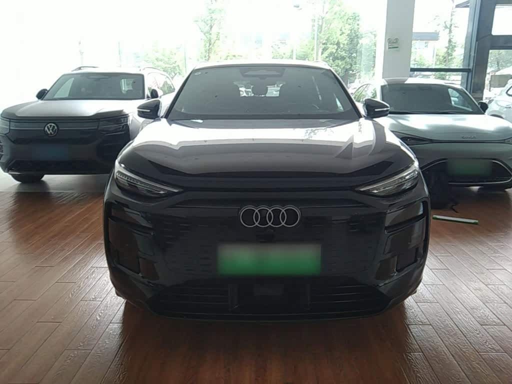 2025 Audi Q6L e-tron Black, 10,900 km, China export – photo 3