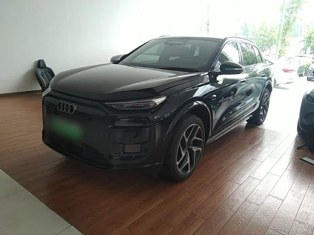 2025 Audi Q6L e-tron Black, 10,900 km, China export – photo 2