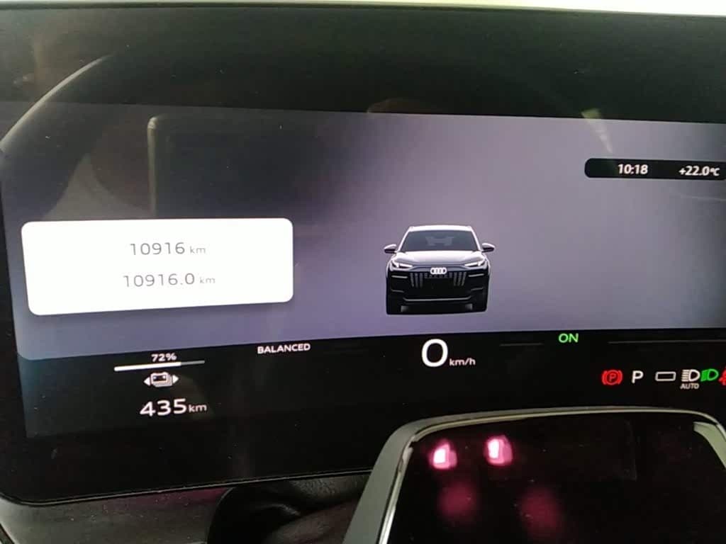 2025 Audi Q6L e-tron Black, 10,900 km, China export – photo 12
