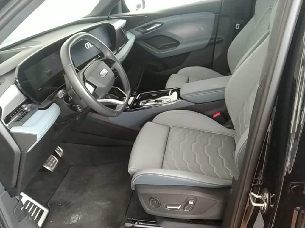 2025 Audi Q6L e-tron Black, 10,900 km, China export – photo 15