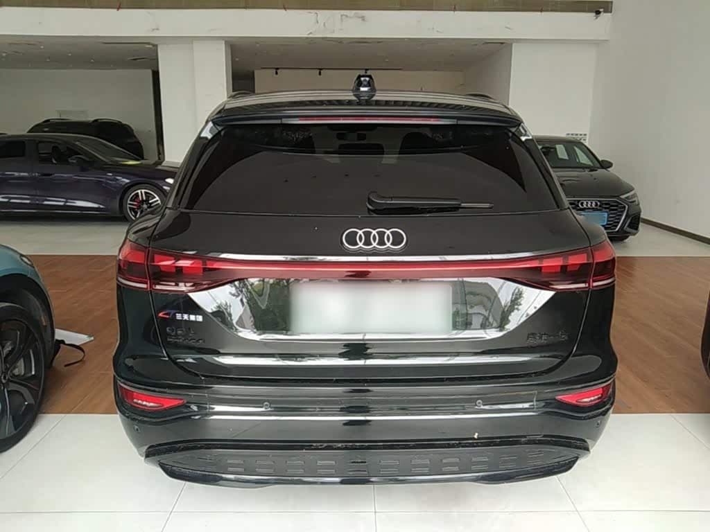 2025 Audi Q6L e-tron Black, 10,900 km, China export – photo 6