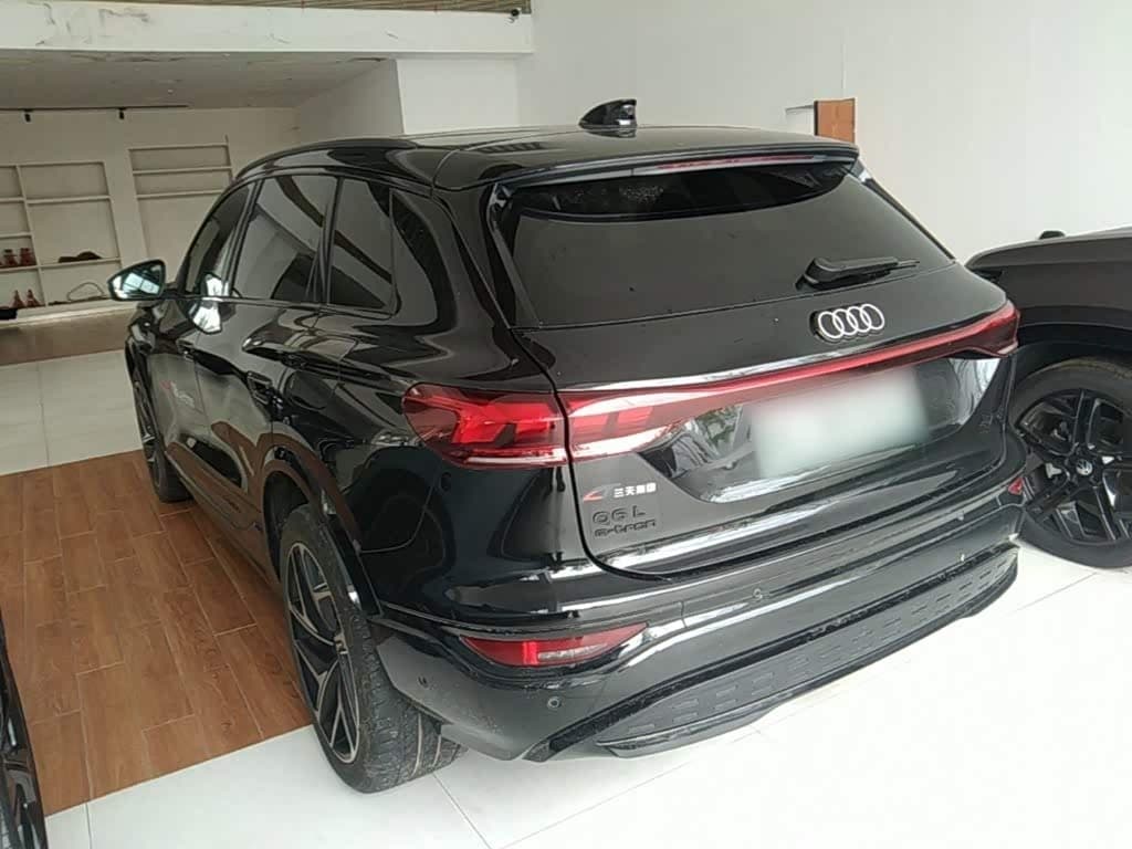 2025 Audi Q6L e-tron Black, 10,900 km, China export – photo 5
