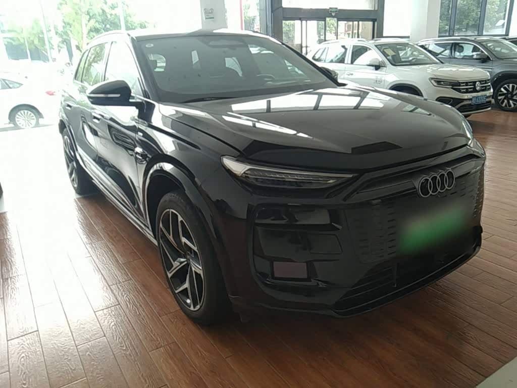 2025 Audi Q6L e-tron Black, 10,900 km, China export – photo 4
