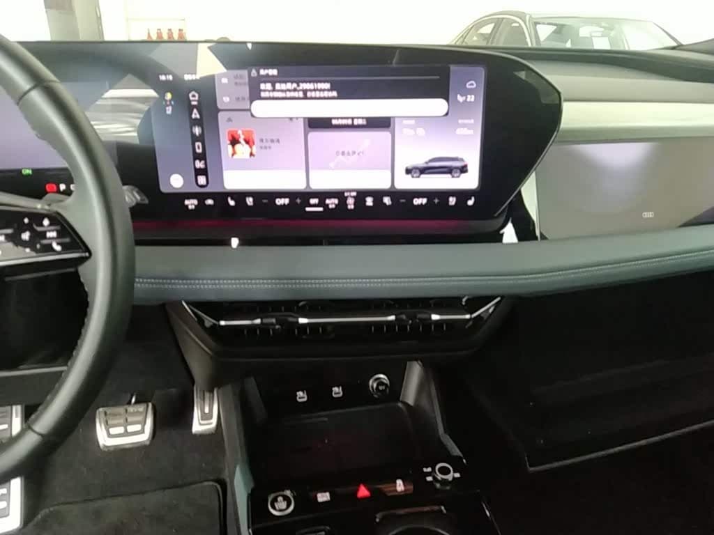 2025 Audi Q6L e-tron Black, 10,900 km, China export – photo 13