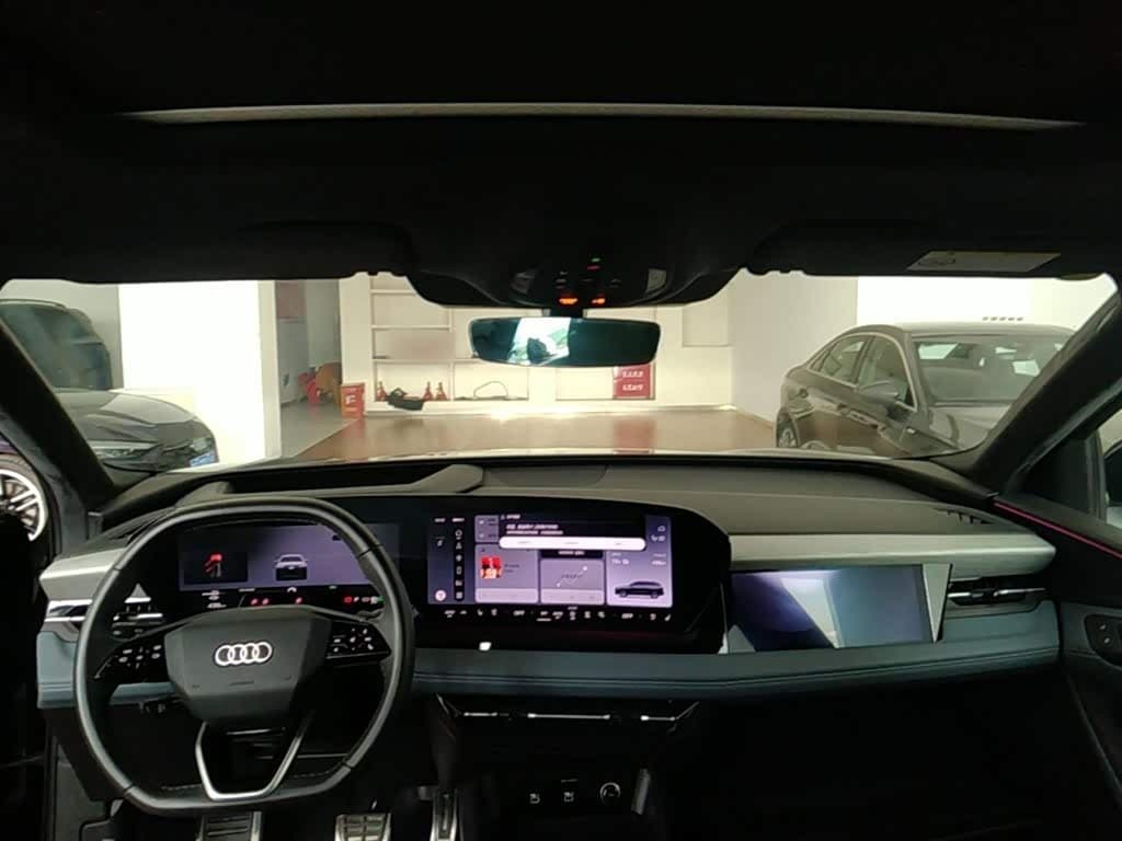 2025 Audi Q6L e-tron Black, 10,900 km, China export – photo 18