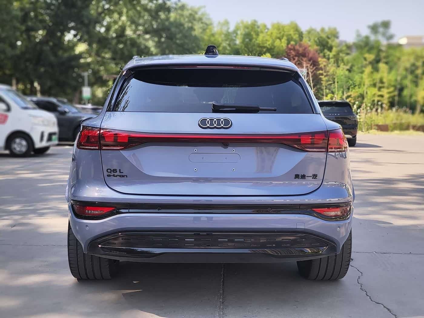 2025 Audi Q6L e-tron Blue, 12,000 km, China export – photo 5