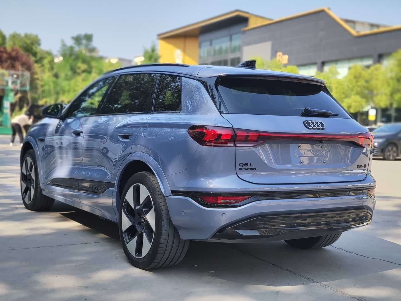 2025 Audi Q6L e-tron Blue, 12,000 km, China export – photo 4