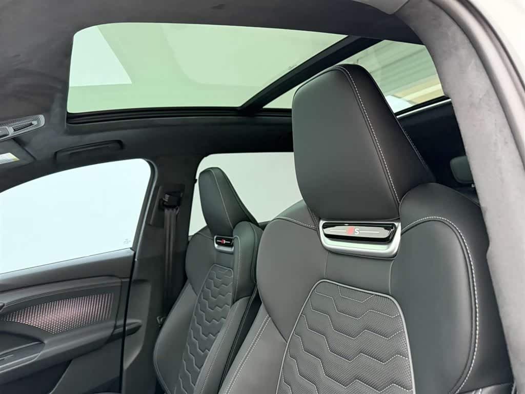 2025 Audi Q6L e-tron White, 1,000 km, China export – photo 16