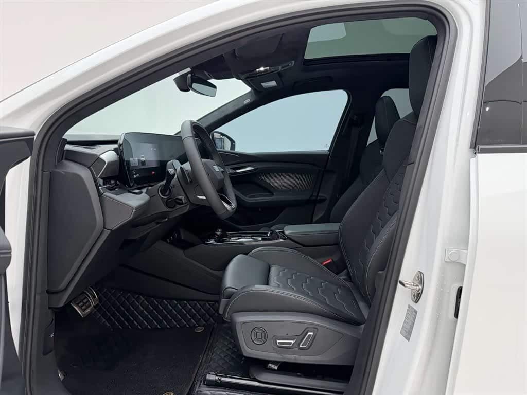 2025 Audi Q6L e-tron White, 1,000 km, China export – photo 15