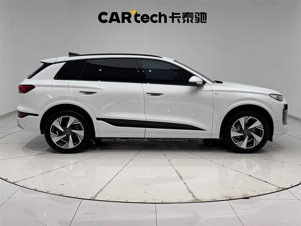2025 Audi Q6L e-tron White, 1,000 km, China export – photo 12