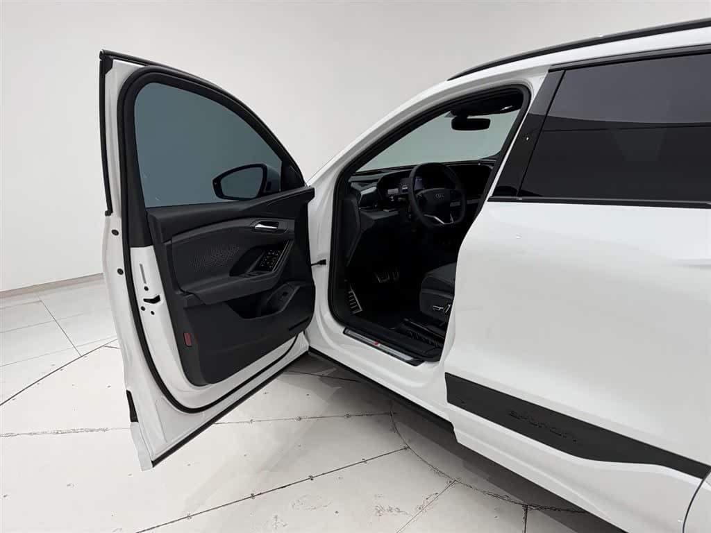 2025 Audi Q6L e-tron White, 1,000 km, China export – photo 13