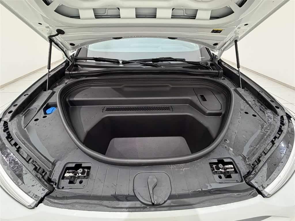 2025 Audi Q6L e-tron White, 1,000 km, China export – photo 18