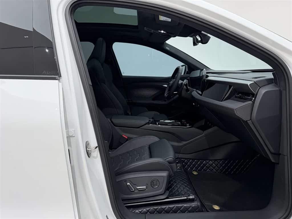 2025 Audi Q6L e-tron White, 1,000 km, China export – photo 19