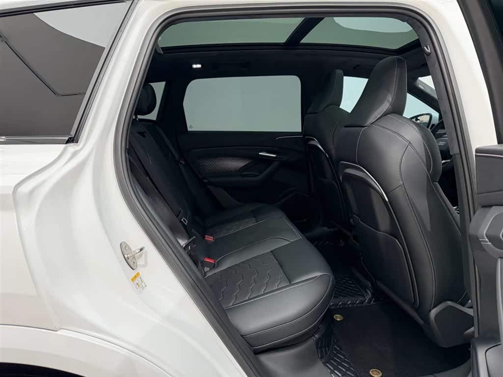 2025 Audi Q6L e-tron White, 1,000 km, China export – photo 20