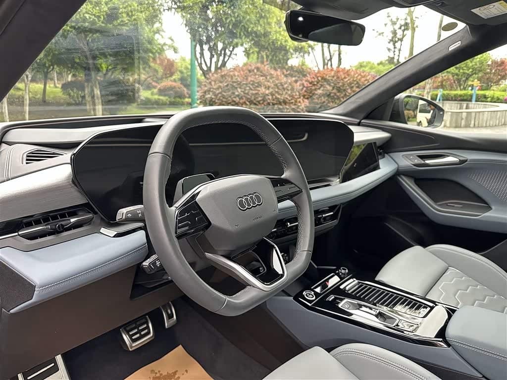 2025 Audi Q6L e-tron Black, 11,000 km, China export – photo 11