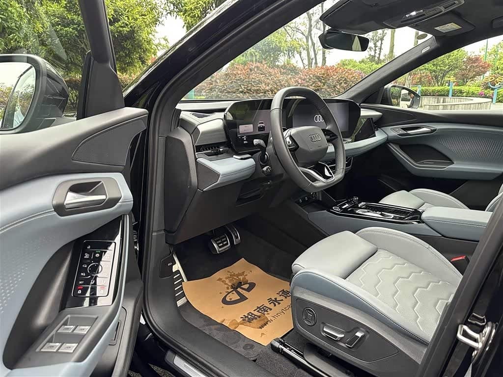 2025 Audi Q6L e-tron Black, 11,000 km, China export – photo 10