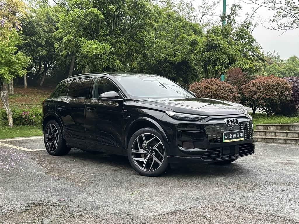 2025 Audi Q6L e-tron Black, 11,000 km, China export – photo 3