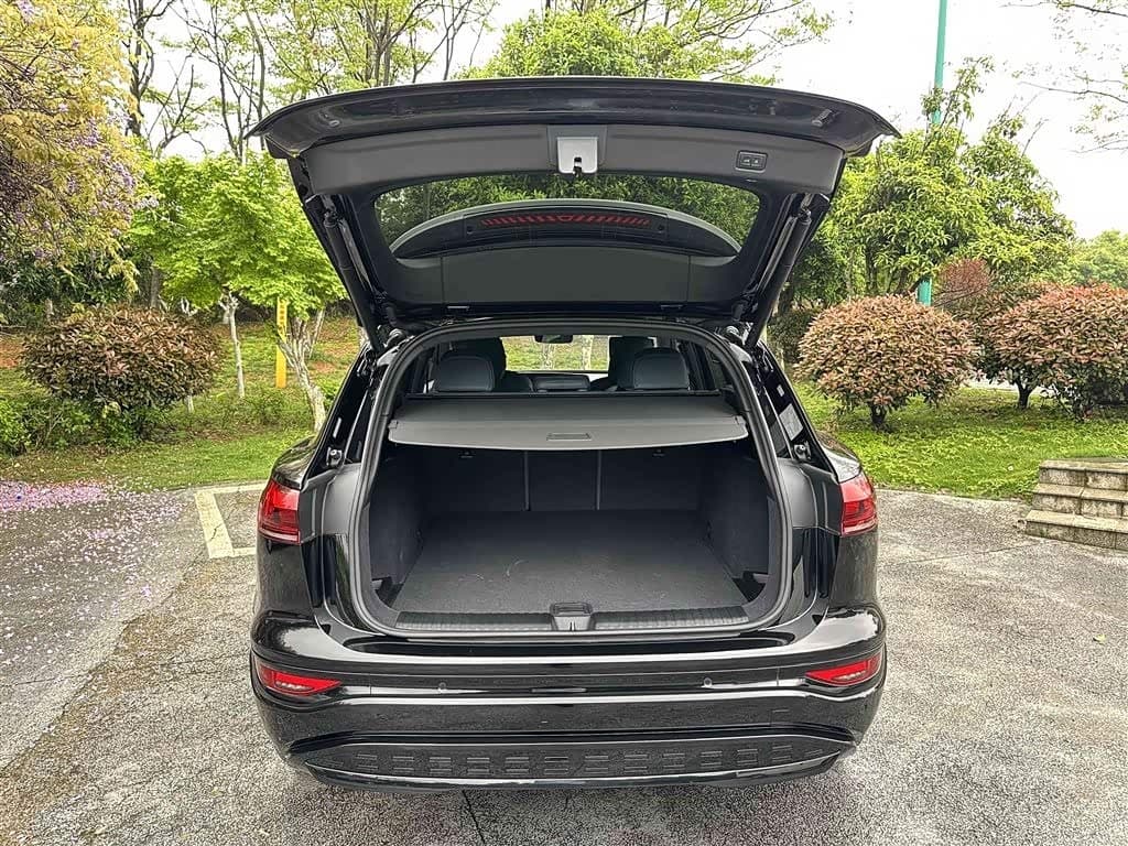2025 Audi Q6L e-tron Black, 11,000 km, China export – photo 17