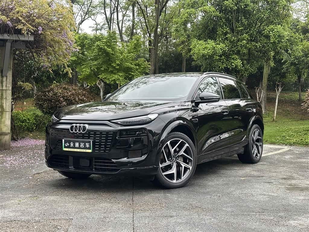 2025 Audi Q6L e-tron Black, 11,000 km, China export – photo 1
