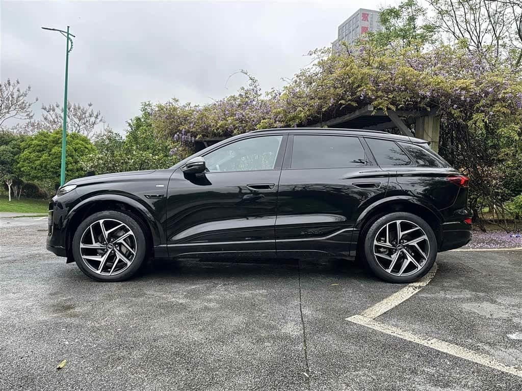 2025 Audi Q6L e-tron Black, 11,000 km, China export – photo 18