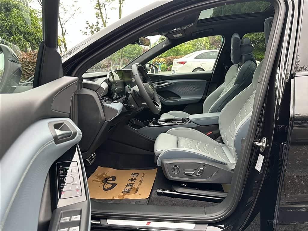2025 Audi Q6L e-tron Black, 11,000 km, China export – photo 4