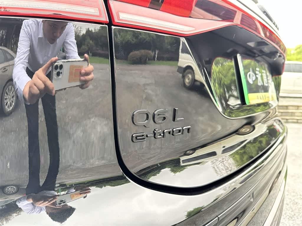 2025 Audi Q6L e-tron Black, 11,000 km, China export – photo 16