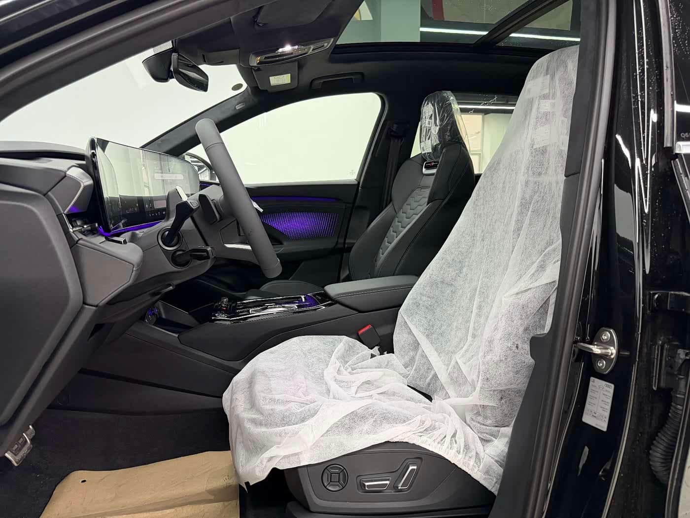 2025 Audi Q6L e-tron Black, 10 km, China export – photo 11