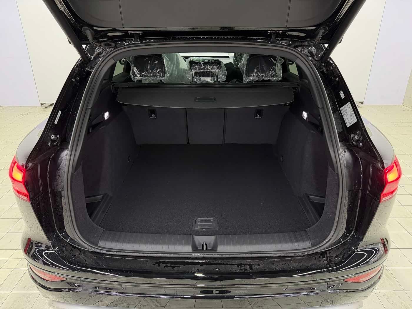 2025 Audi Q6L e-tron Black, 10 km, China export – photo 18