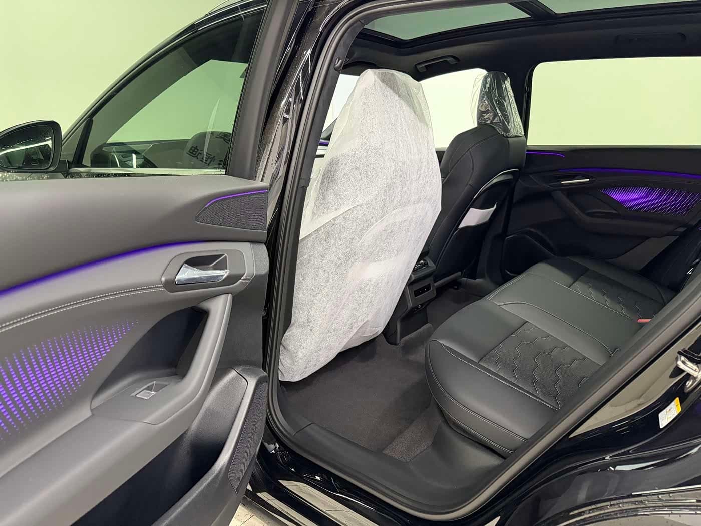 2025 Audi Q6L e-tron Black, 10 km, China export – photo 12