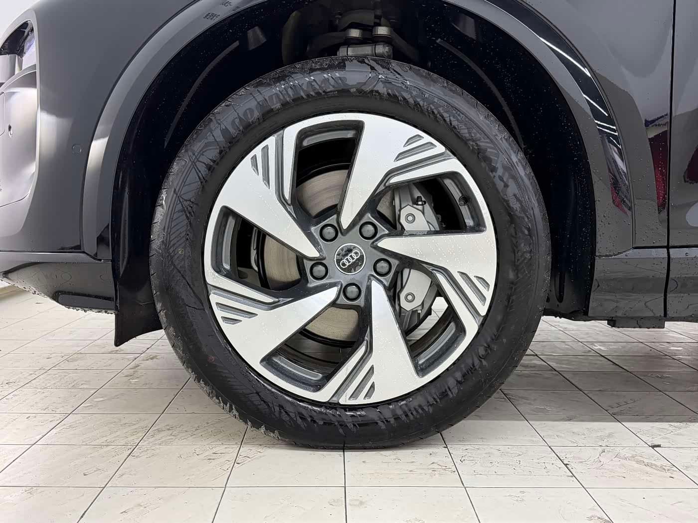2025 Audi Q6L e-tron Black, 10 km, China export – photo 16