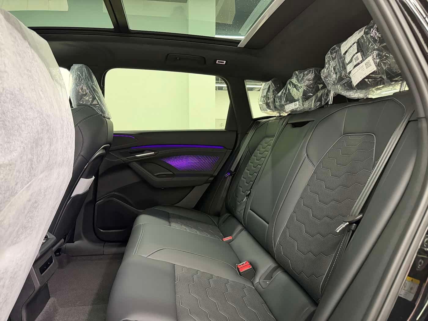 2025 Audi Q6L e-tron Black, 10 km, China export – photo 13