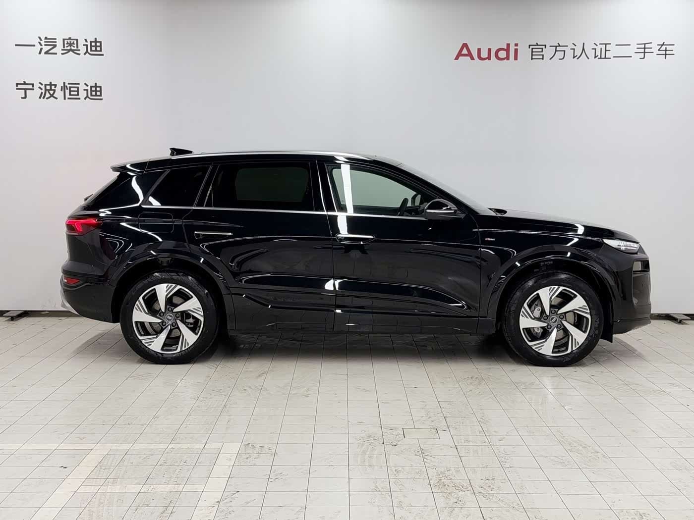 2025 Audi Q6L e-tron Black, 10 km, China export – photo 3