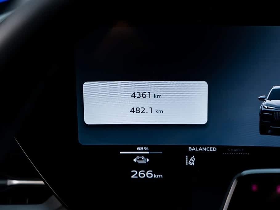 2025 Audi Q6L e-tron Black, 4,300 km, China export – photo 11