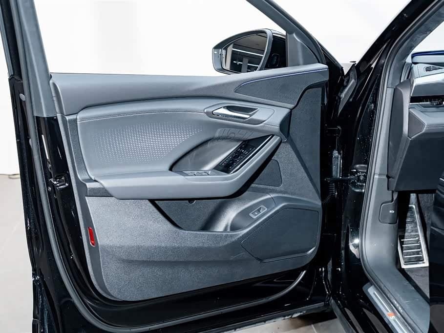 2025 Audi Q6L e-tron Black, 4,300 km, China export – photo 19