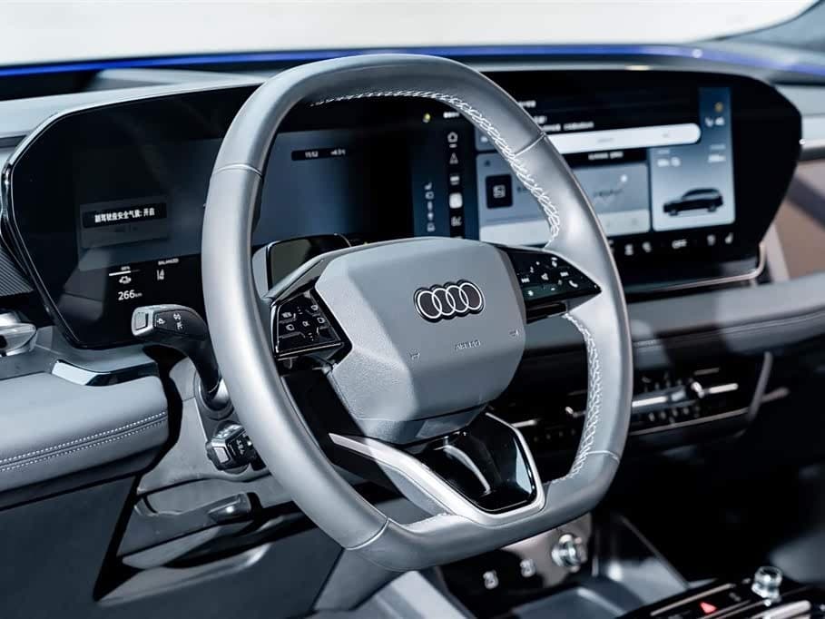 2025 Audi Q6L e-tron Black, 4,300 km, China export – photo 13