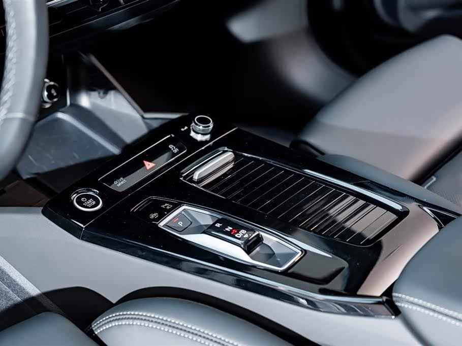 2025 Audi Q6L e-tron Black, 4,300 km, China export – photo 14