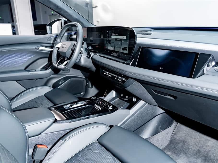 2025 Audi Q6L e-tron Black, 4,300 km, China export – photo 20