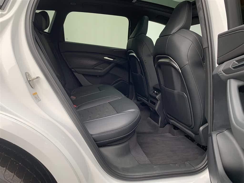 2025 Audi Q6L e-tron White, 100 km, China export – photo 16