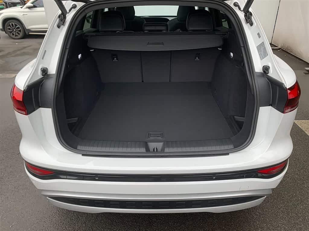 2025 Audi Q6L e-tron White, 100 km, China export – photo 6
