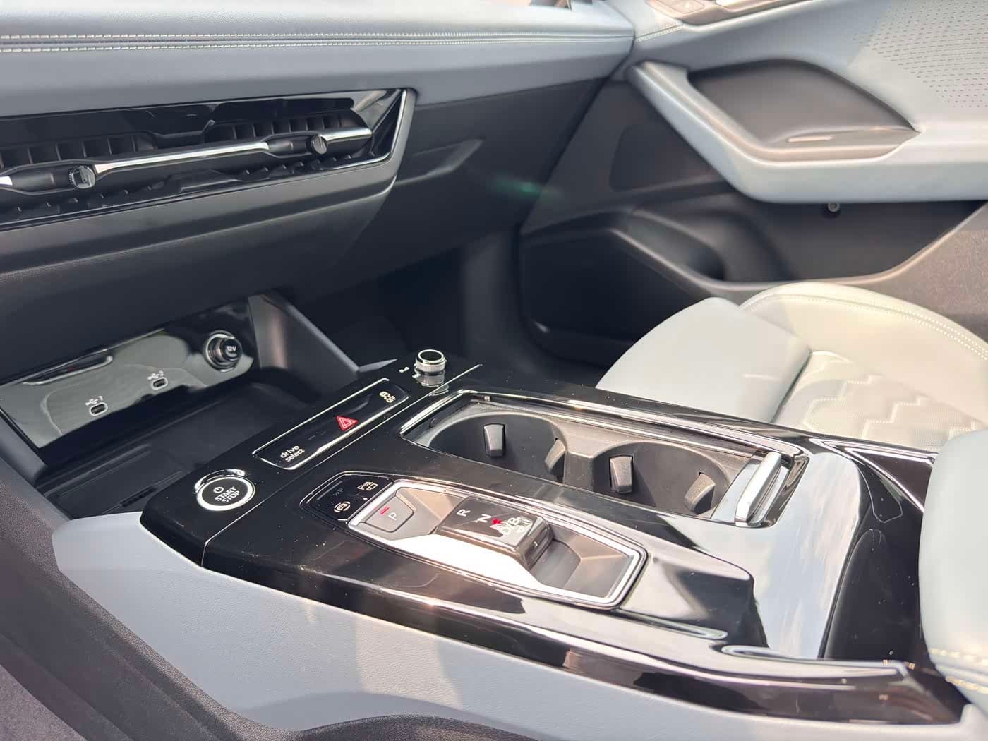 2025 Audi Q6L e-tron 银灰色, 6,000 km, China export – photo 17