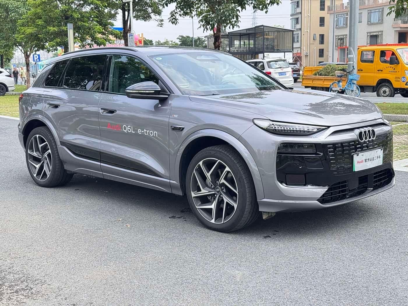 2025 Audi Q6L e-tron 银灰色, 6,000 km, China export – photo 9