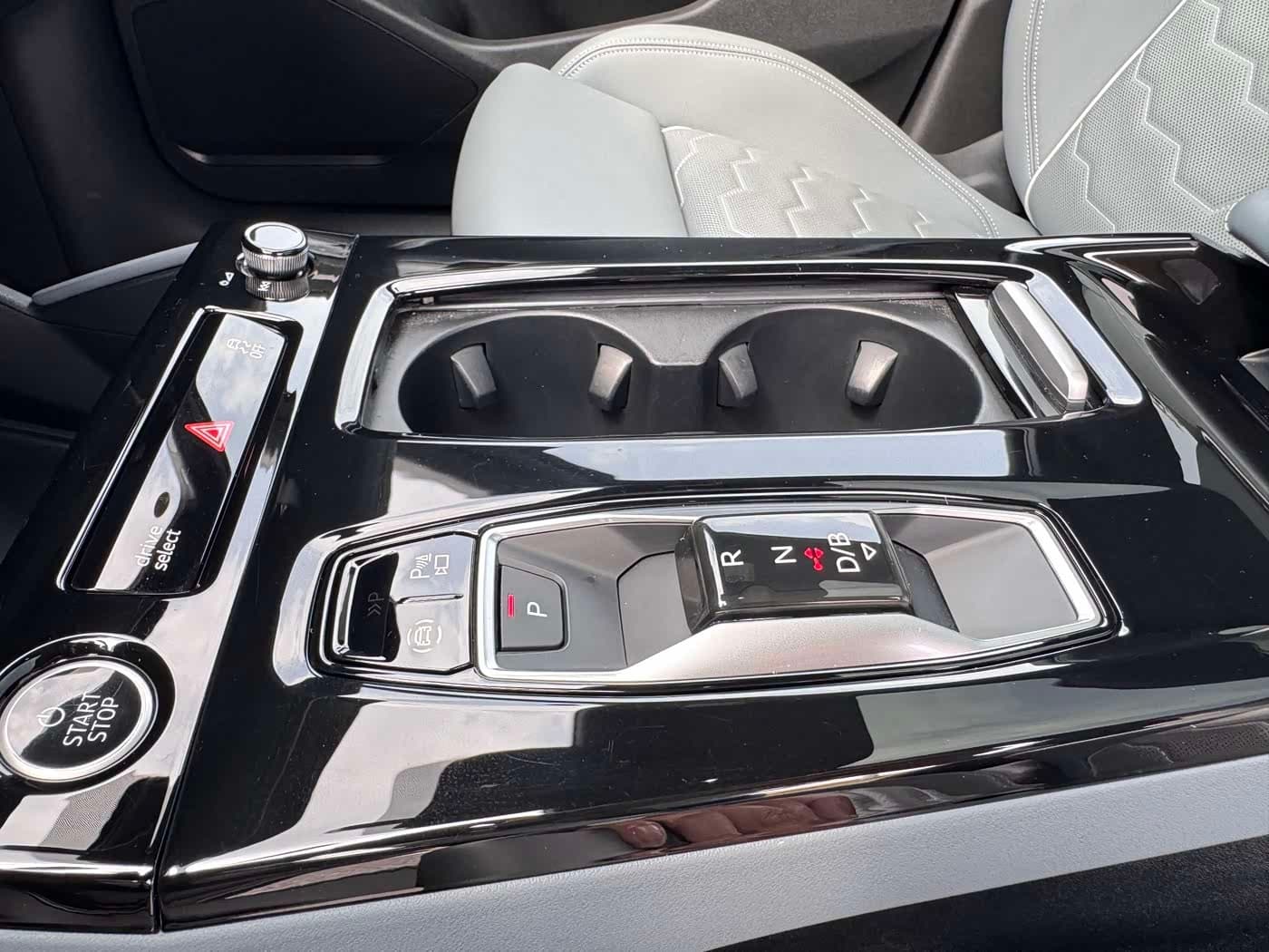 2025 Audi Q6L e-tron 银灰色, 6,000 km, China export – photo 20